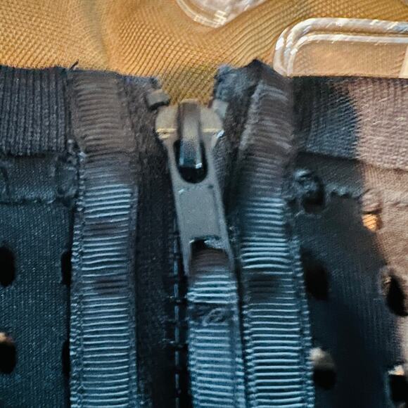 Perforated Back Zip Sweatshirt Black Long Sleeve - XL - Picture 5 of 5